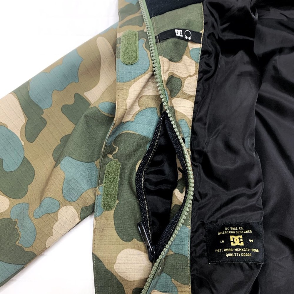 NEW DC SHOES CAMO SNOWBOARD SKI JACKET - Picture 8 of 9